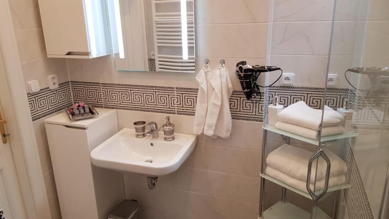 Pragueone Apartment,A/C,Terrace 외부 사진